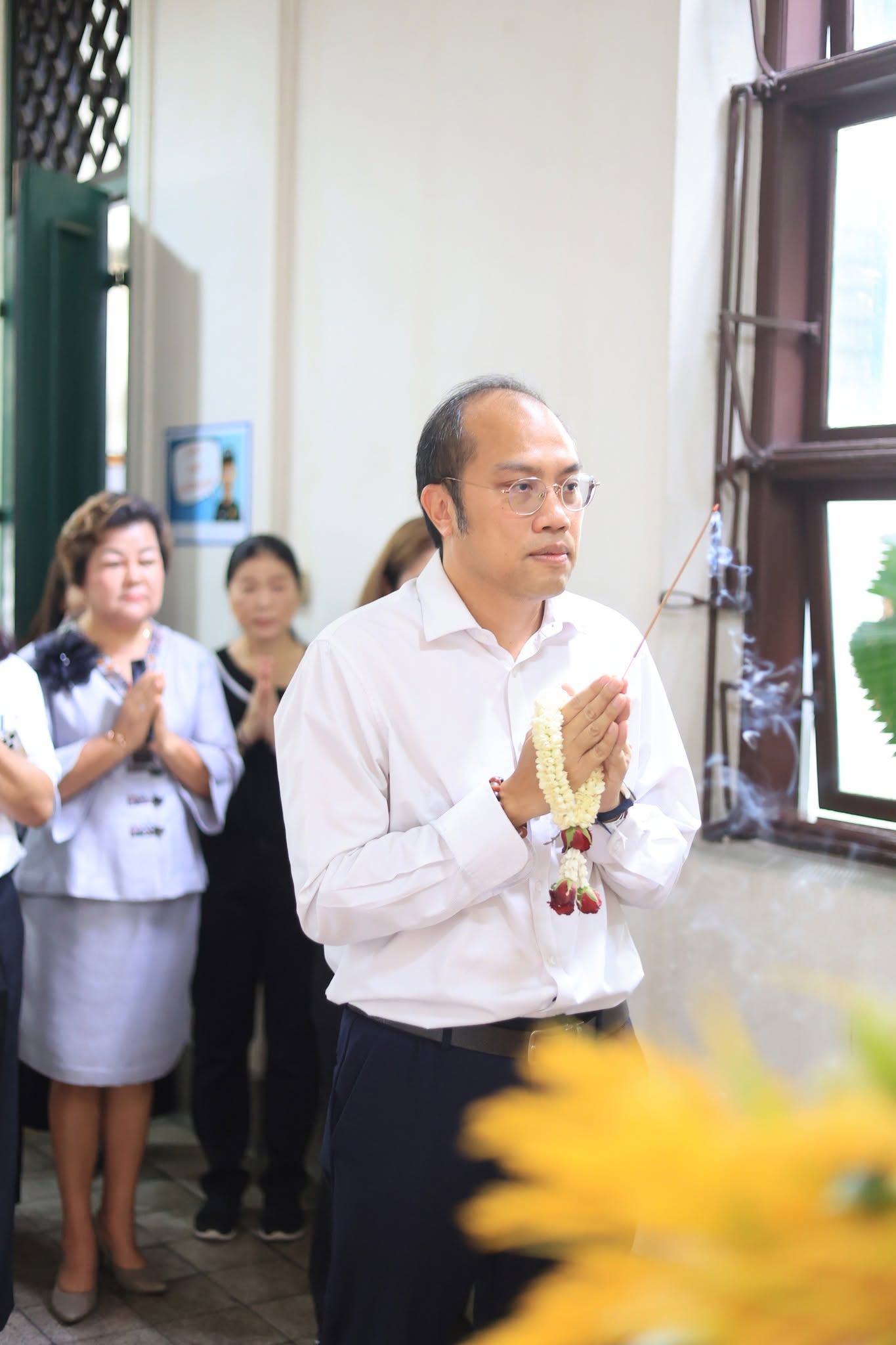 title - ผู้อำนวยการสำนักบริหารกลาง ส.ป.ก. สักการะสิ่งศักดิ์สิทธิ์ประจำ ส.ป.ก. เนื่องในโอกาสเข้ารับตำแหน่งใหม่ 